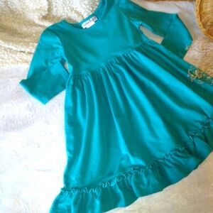 Girls dress size 4